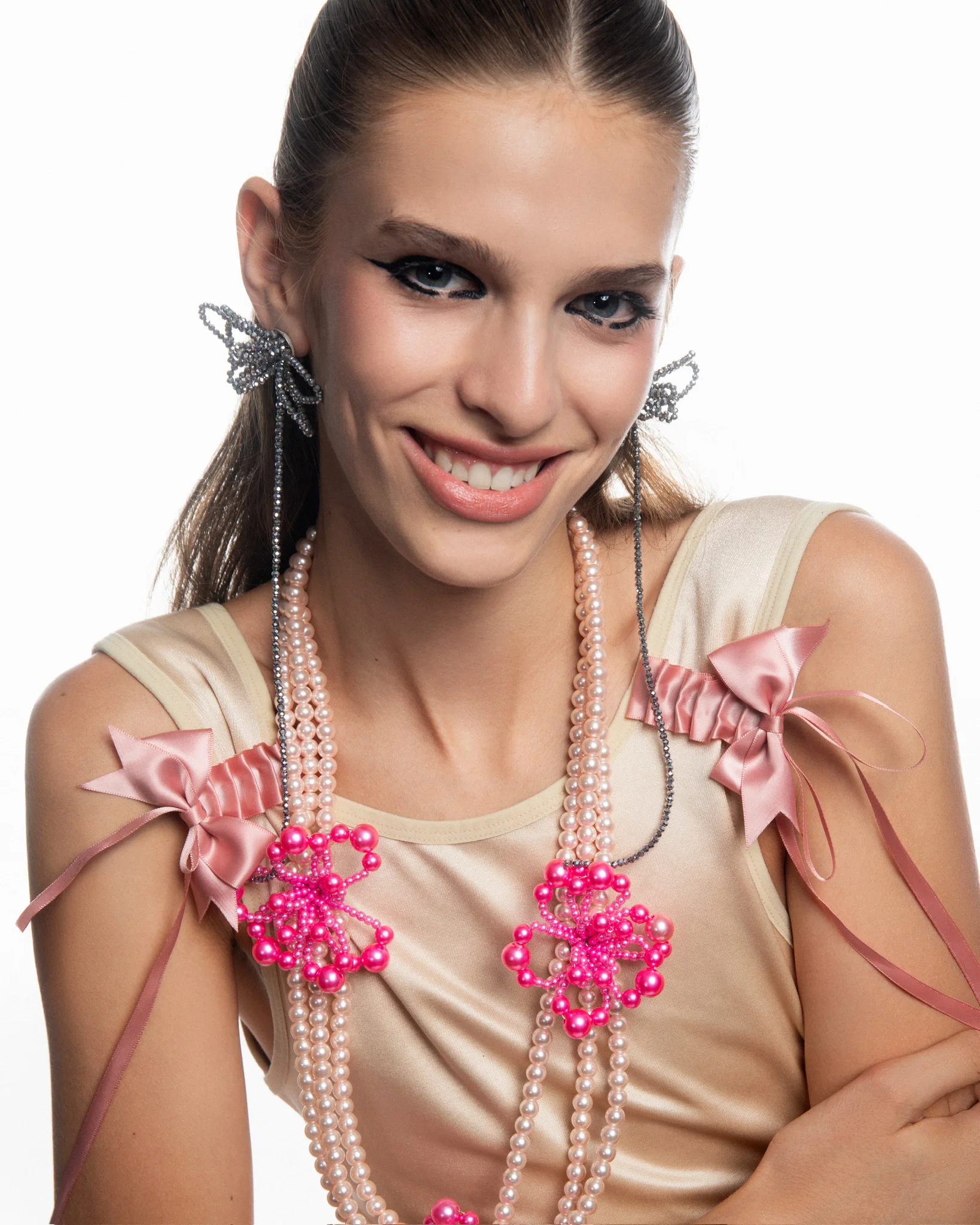 1Concept SS26 — modelo con look primavera verano